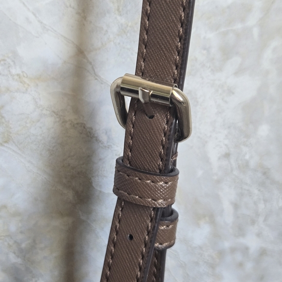 Dkny Brown Crossbody Bag with Elegant Design - Picture 5 of 12